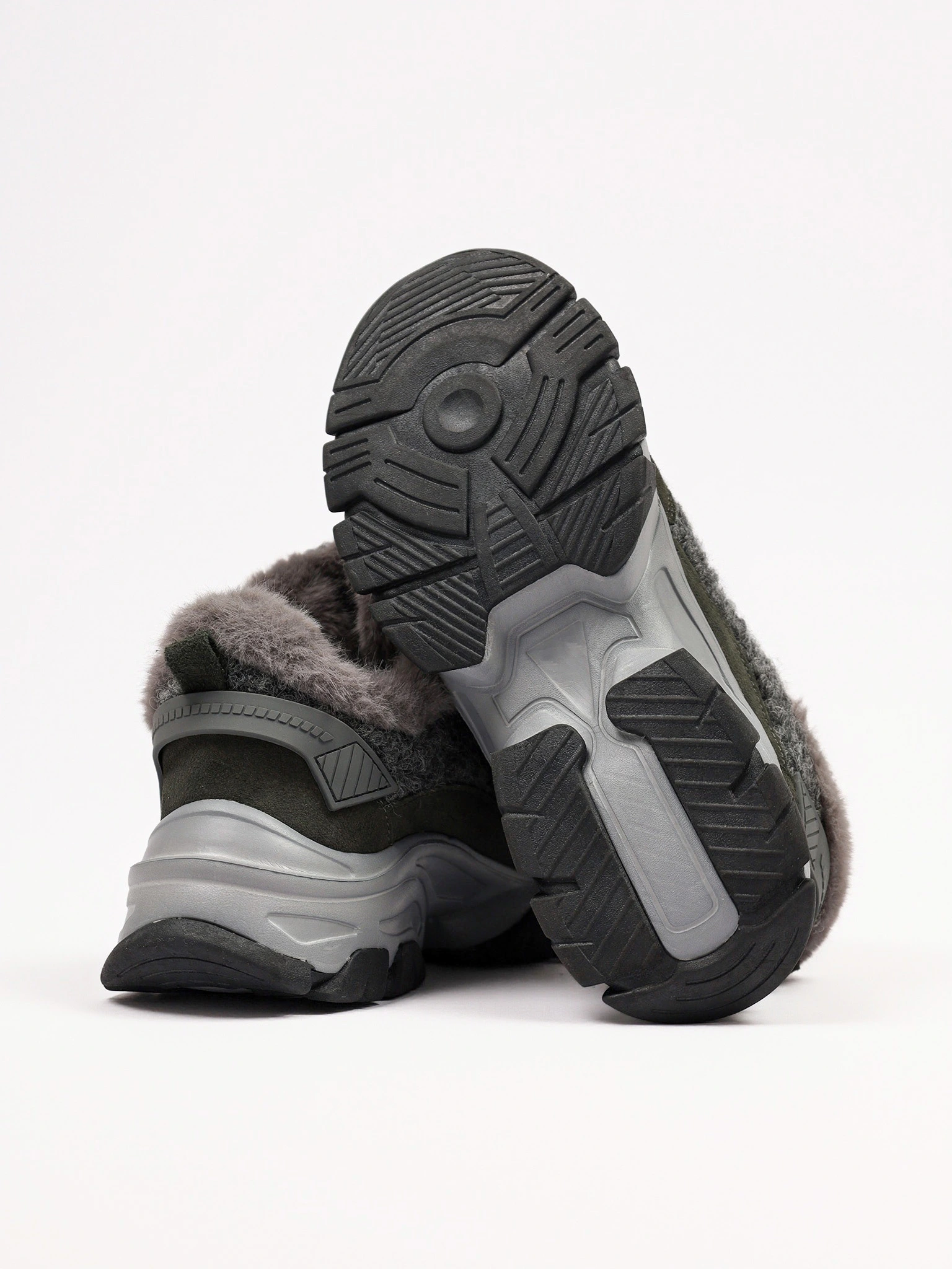 Кроссовки комбинированные с оторочкой мехом